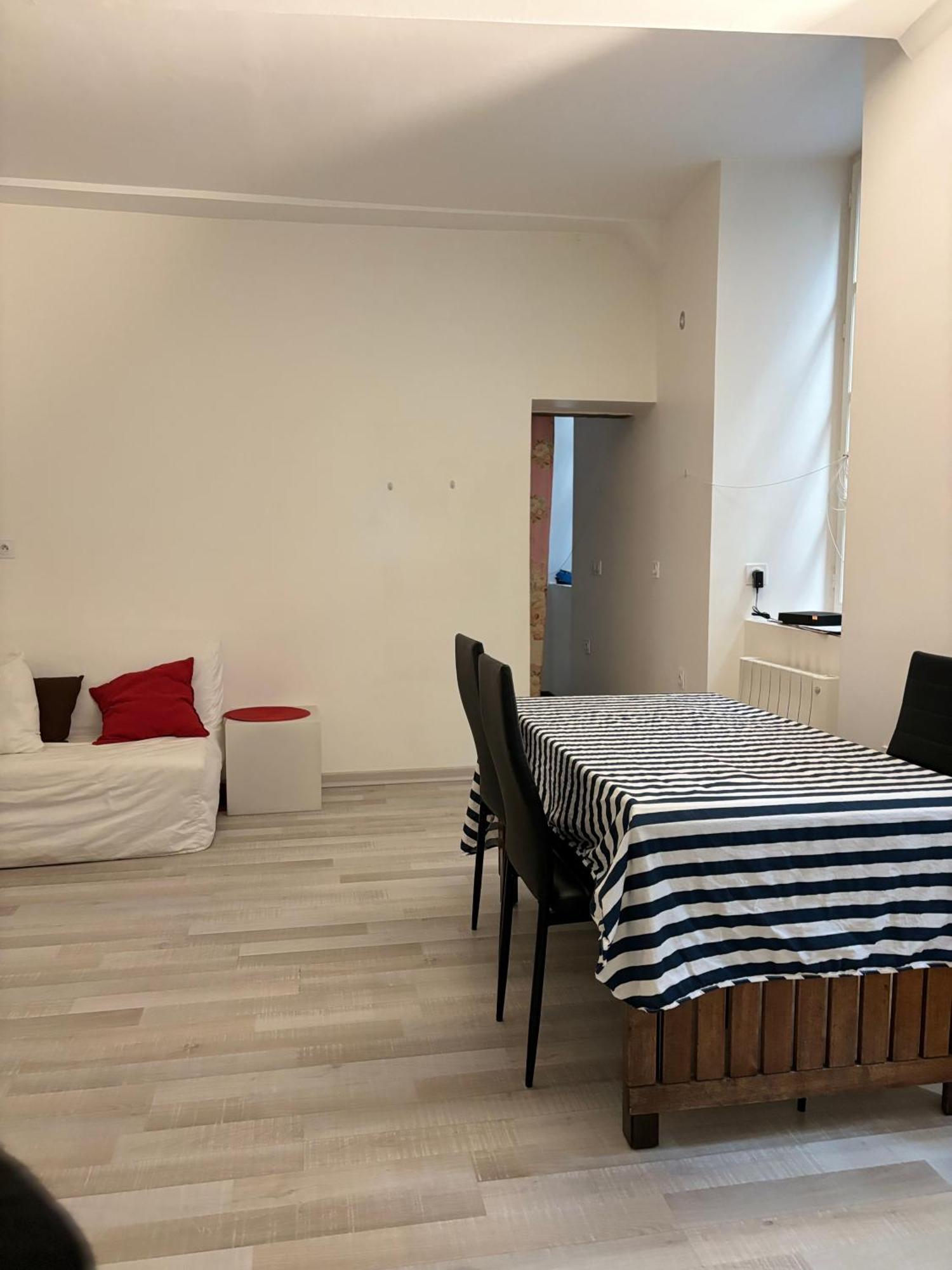 Moonlight Apartment Шамбери Екстериор снимка